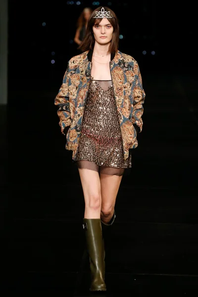 Look 23